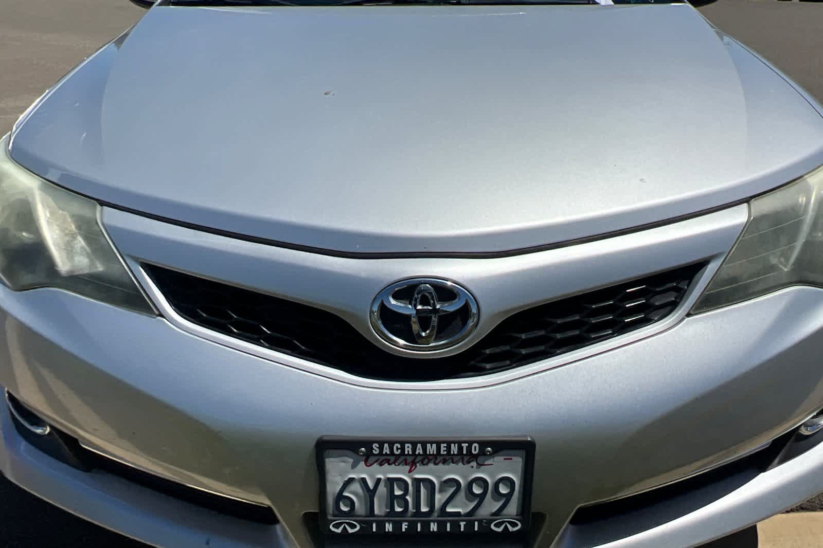 Used 2012 Toyota Camry SE FWD image 12