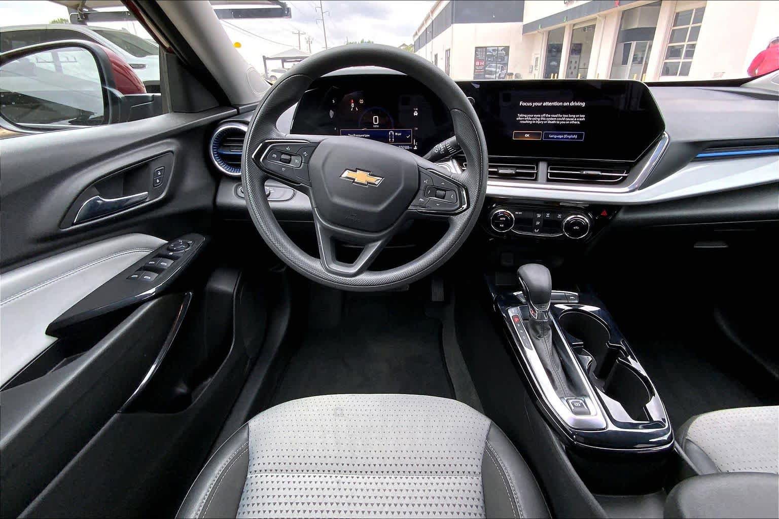 Used 2025 Chevrolet Trax LT FWD image 6