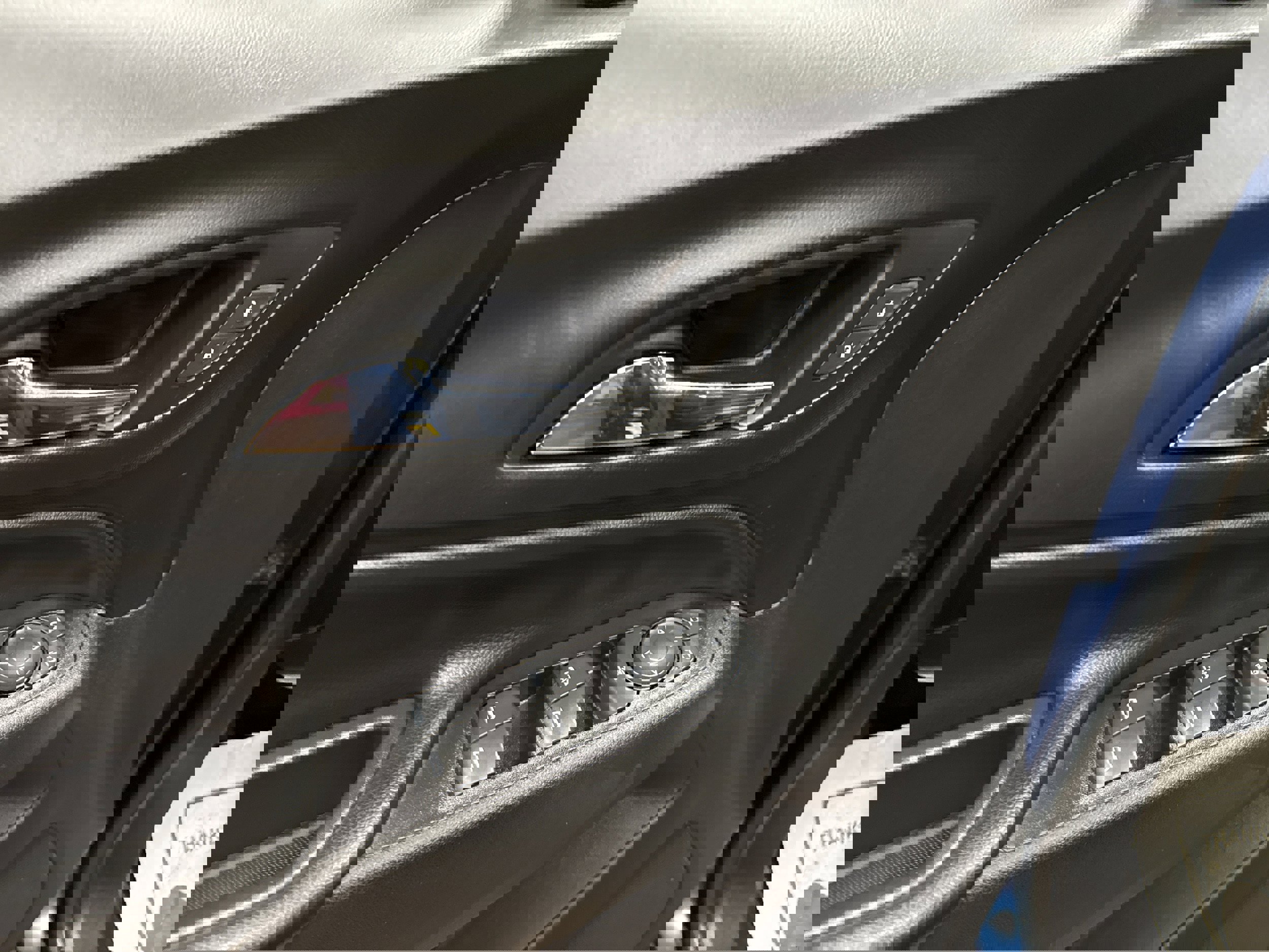 Used 2019 Chevrolet Equinox LT w/ Driver Convenience Package image 34