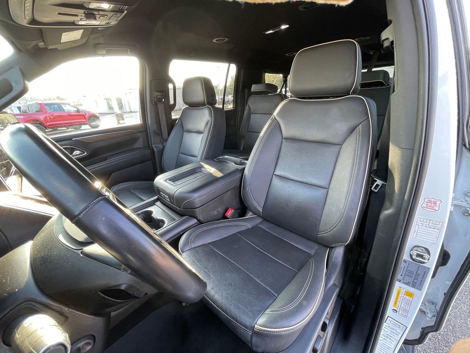 Used 2023 Chevrolet Suburban Premier image 9