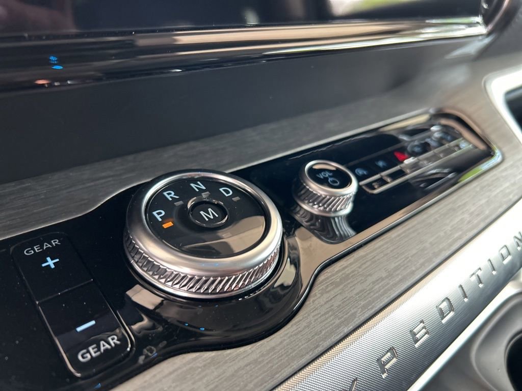 Used 2025 Ford Expedition Platinum image 8