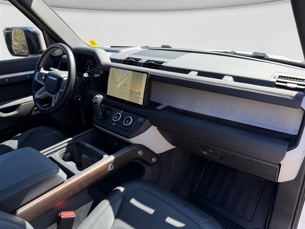 Used 2024 Land Rover Defender 130 S image 23
