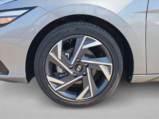 Used 2025 Hyundai Elantra SEL FWD image 27