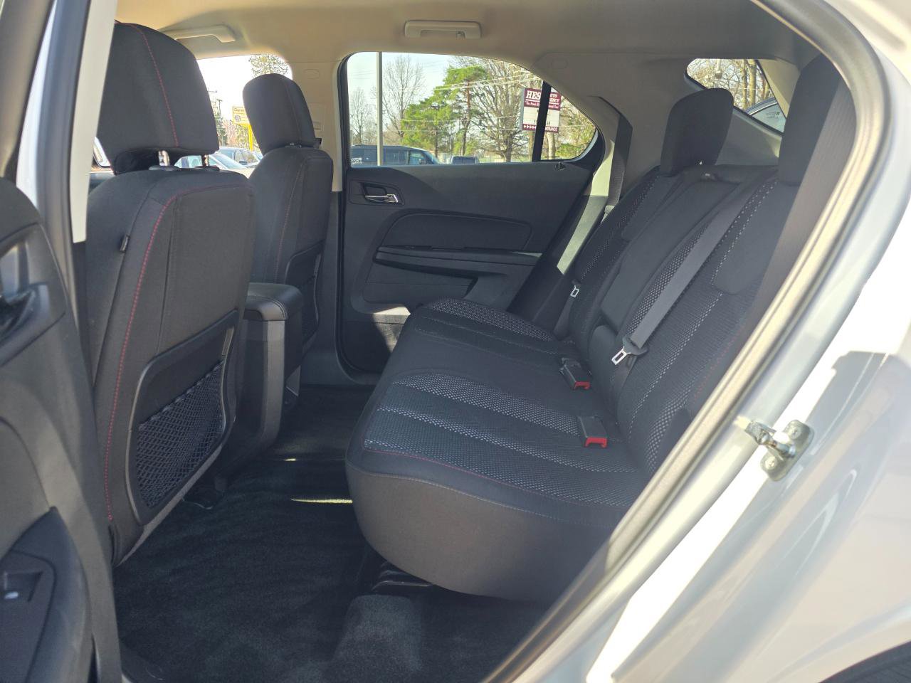 Used 2017 Chevrolet Equinox LT w/ Convenience Package image 12