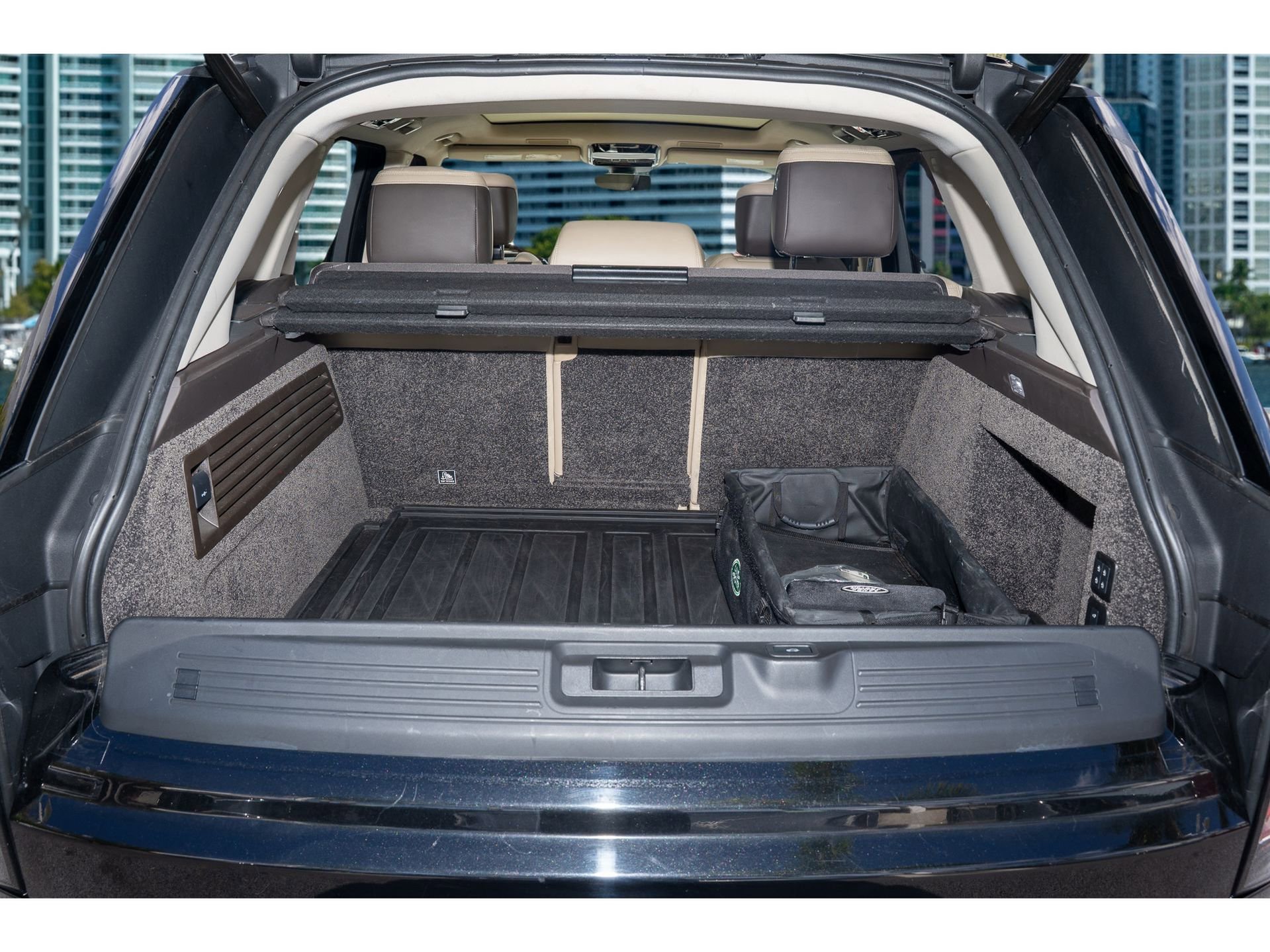 Used 2021 Land Rover Range Rover Westminster Edition image 9