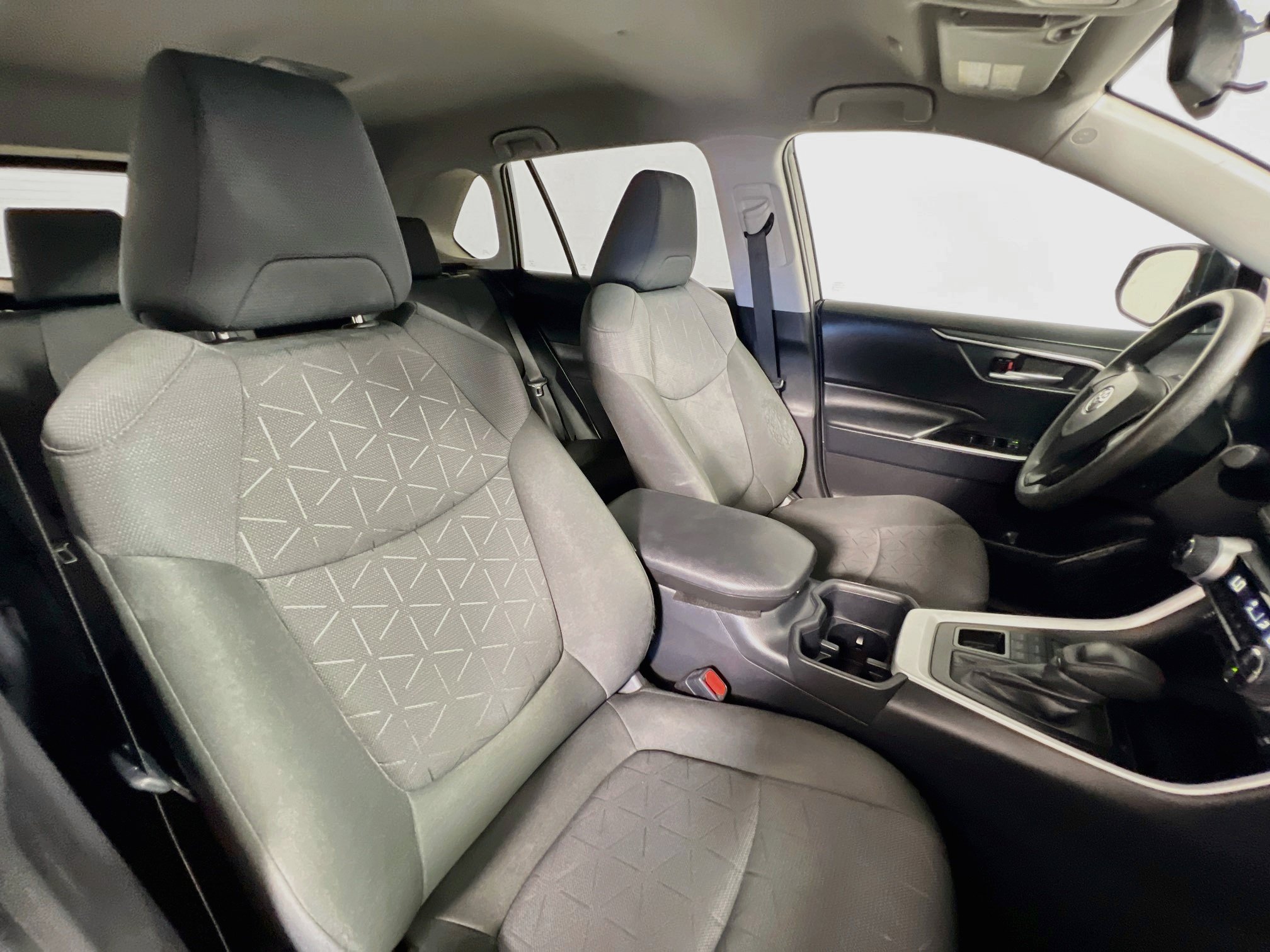 Used 2025 Toyota RAV4 XLE AWD/4WD image 30