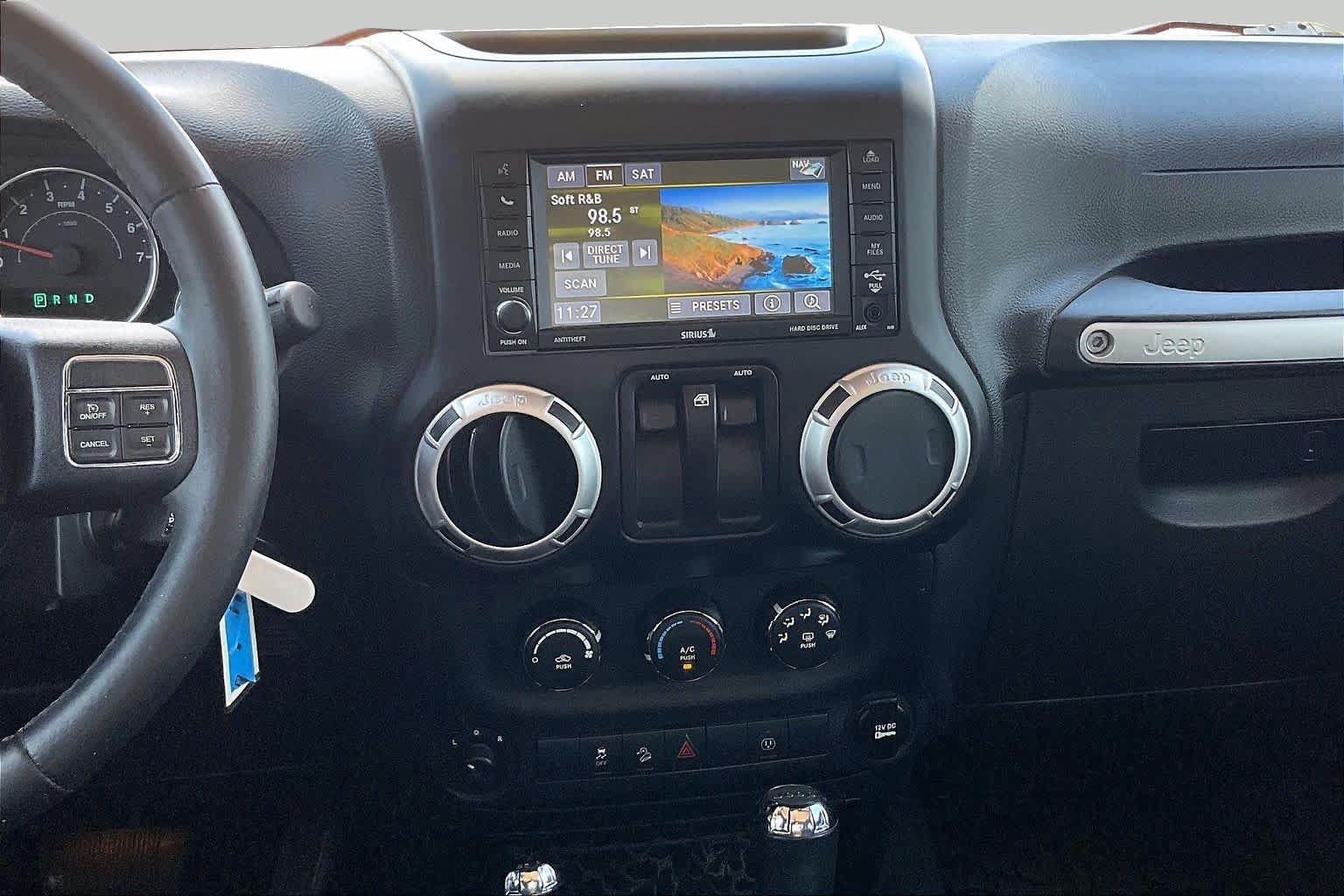 Used 2014 Jeep Wrangler Rubicon w/ Power Convenience Group AWD/4WD image 7