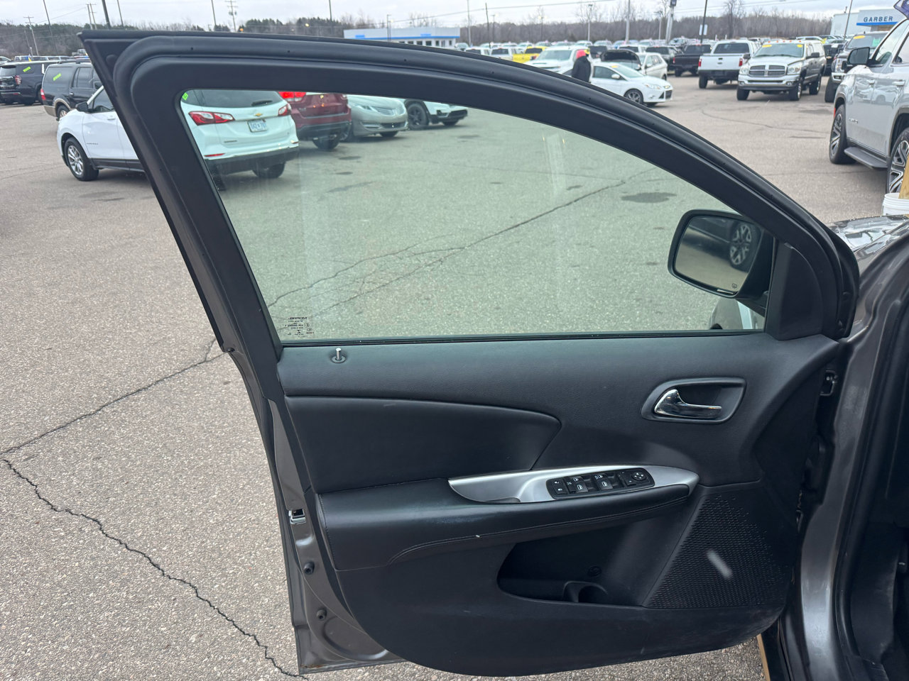 Used 2013 Dodge Journey SXT w/ Flexible Seating Group image 15