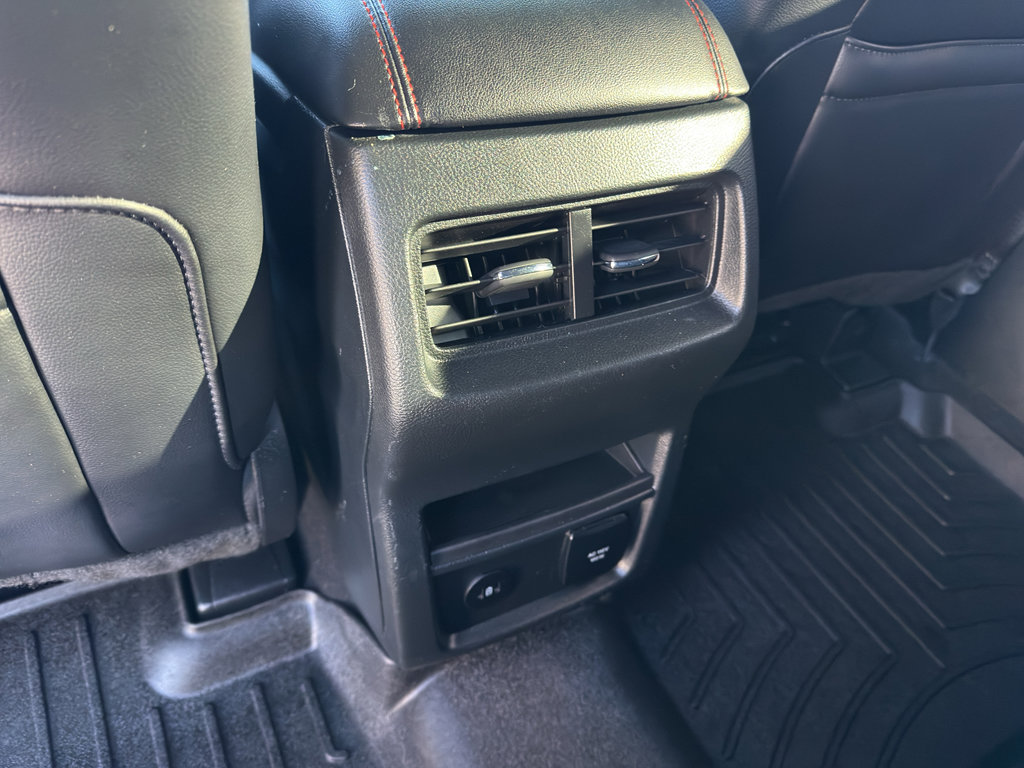 Used 2024 Ford Edge ST-Line w/ Class II Trailer Tow Package image 9