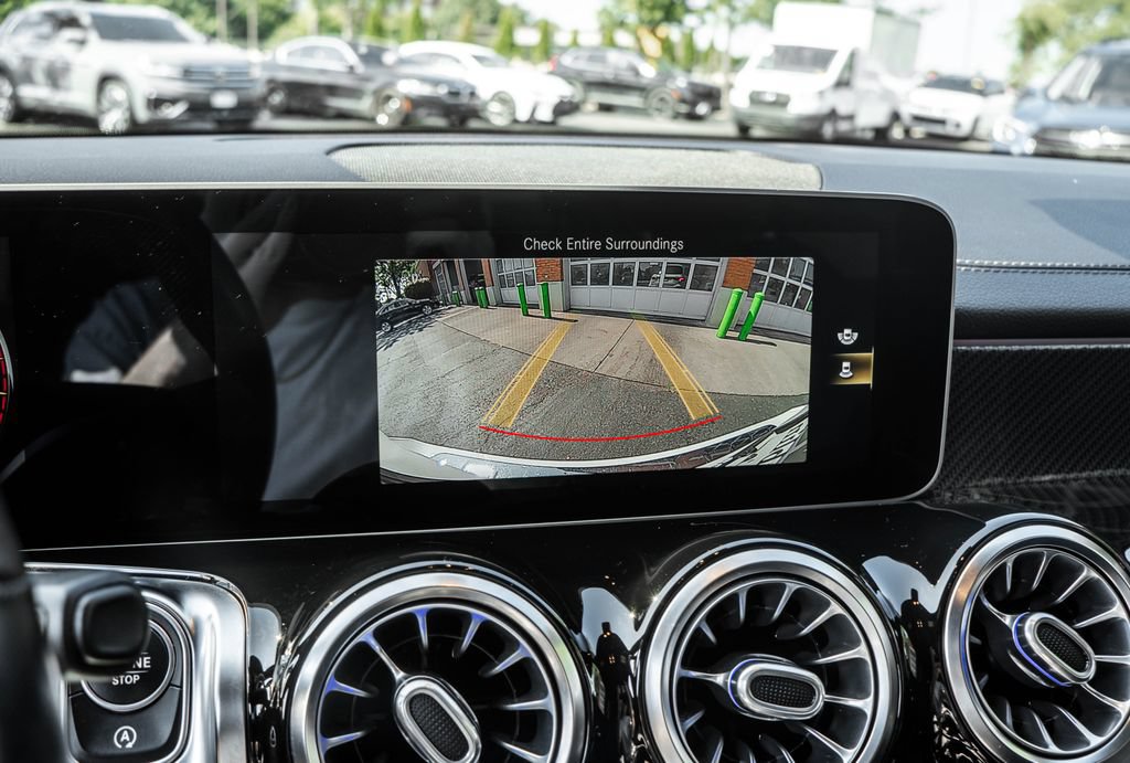 Used 2021 Mercedes-Benz GLB 250 4MATIC image 9