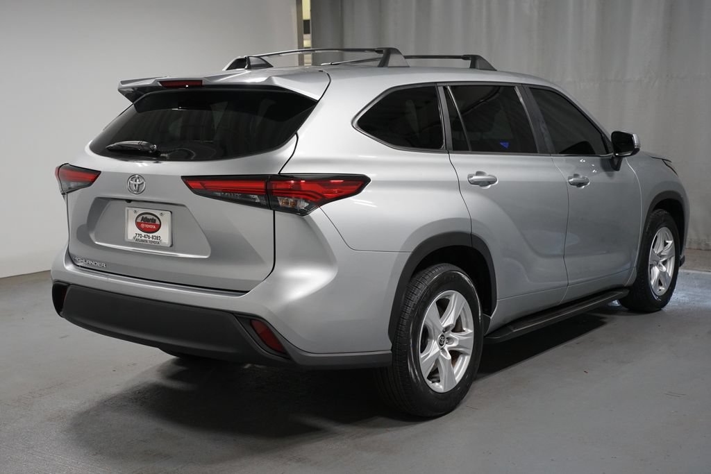 Used 2023 Toyota Highlander L FWD image 8