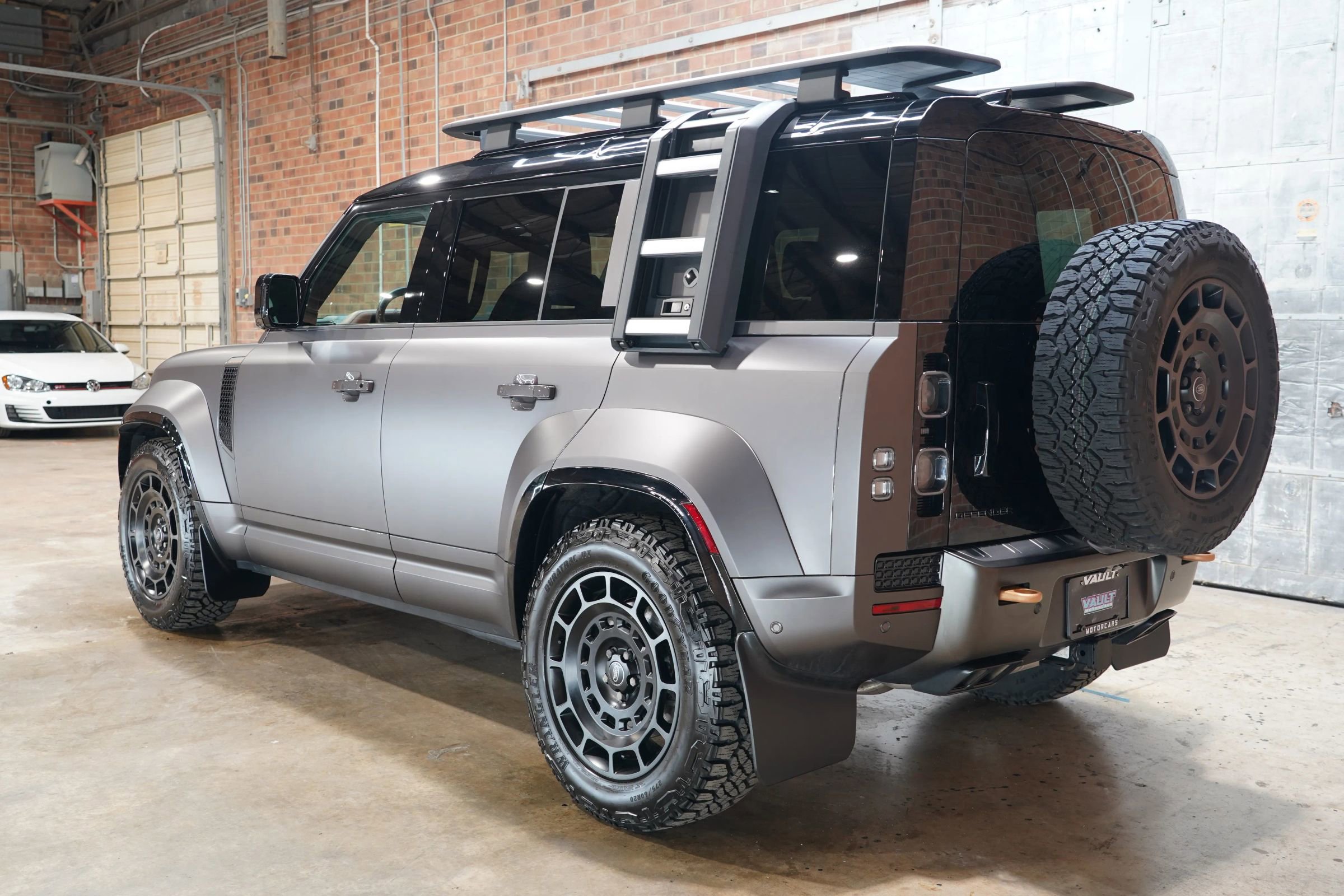 Used 2025 Land Rover Defender 110 image 15