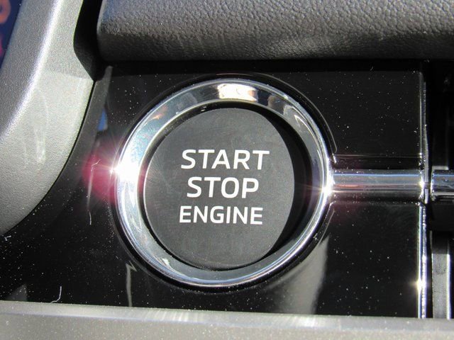 New 2025 Mitsubishi Outlander SE image 19