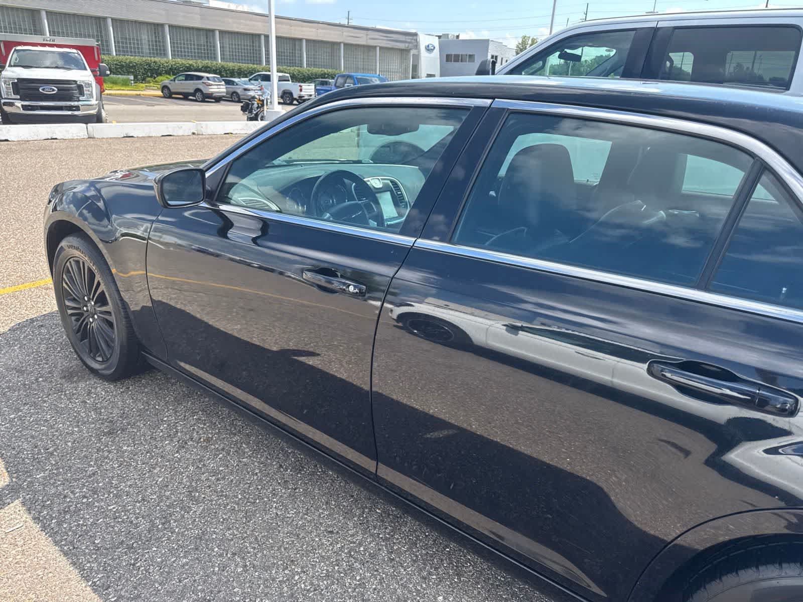 Used 2014 Chrysler 300 AWD w/ Driver Convenience Group image 16