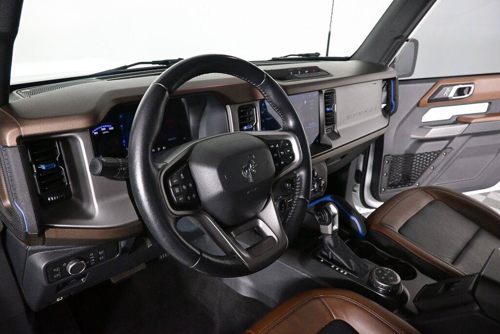 Used 2022 Ford Bronco Outer Banks AWD/4WD image 6