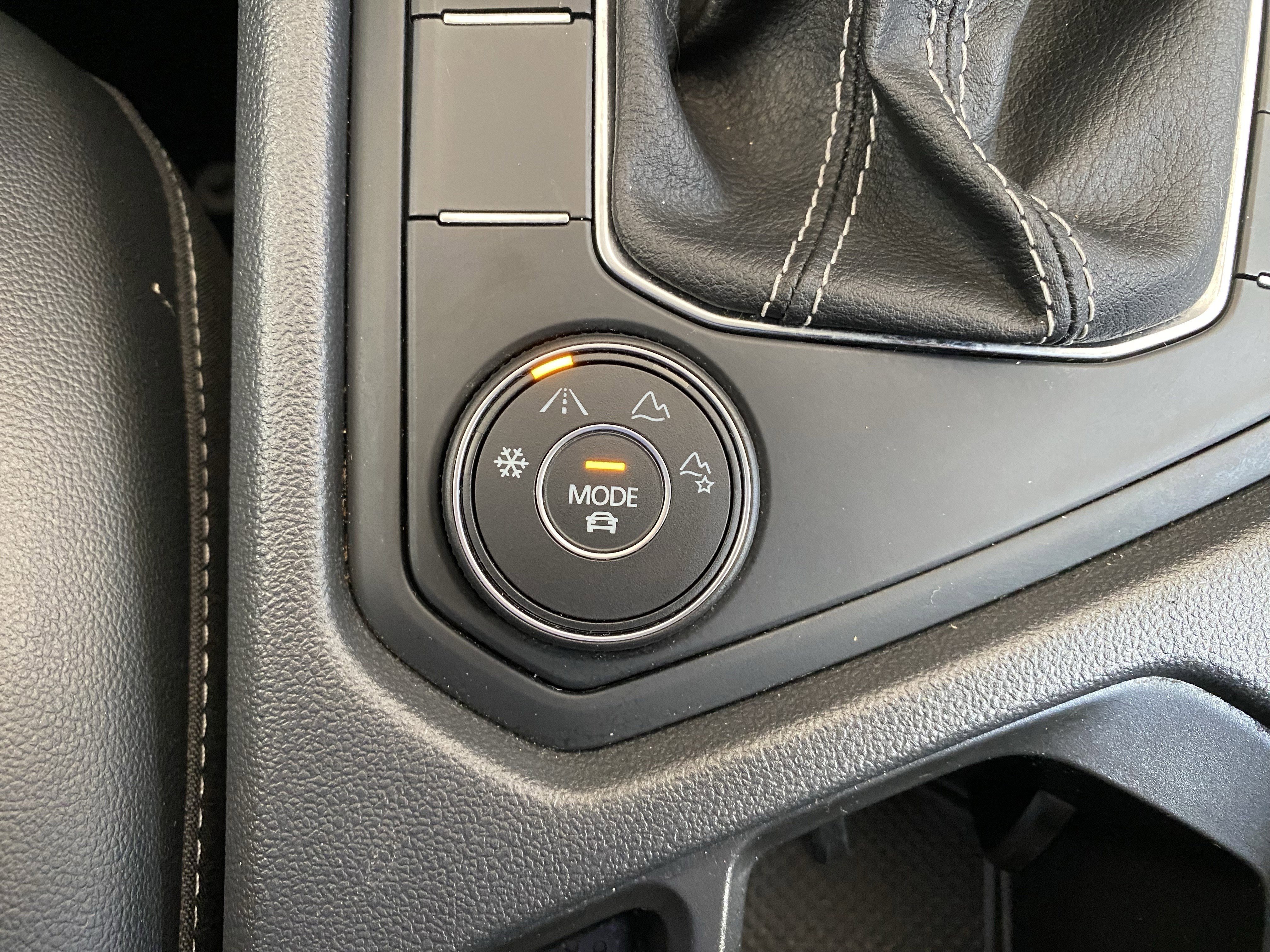 Certified 2022 Volkswagen Taos SE image 24