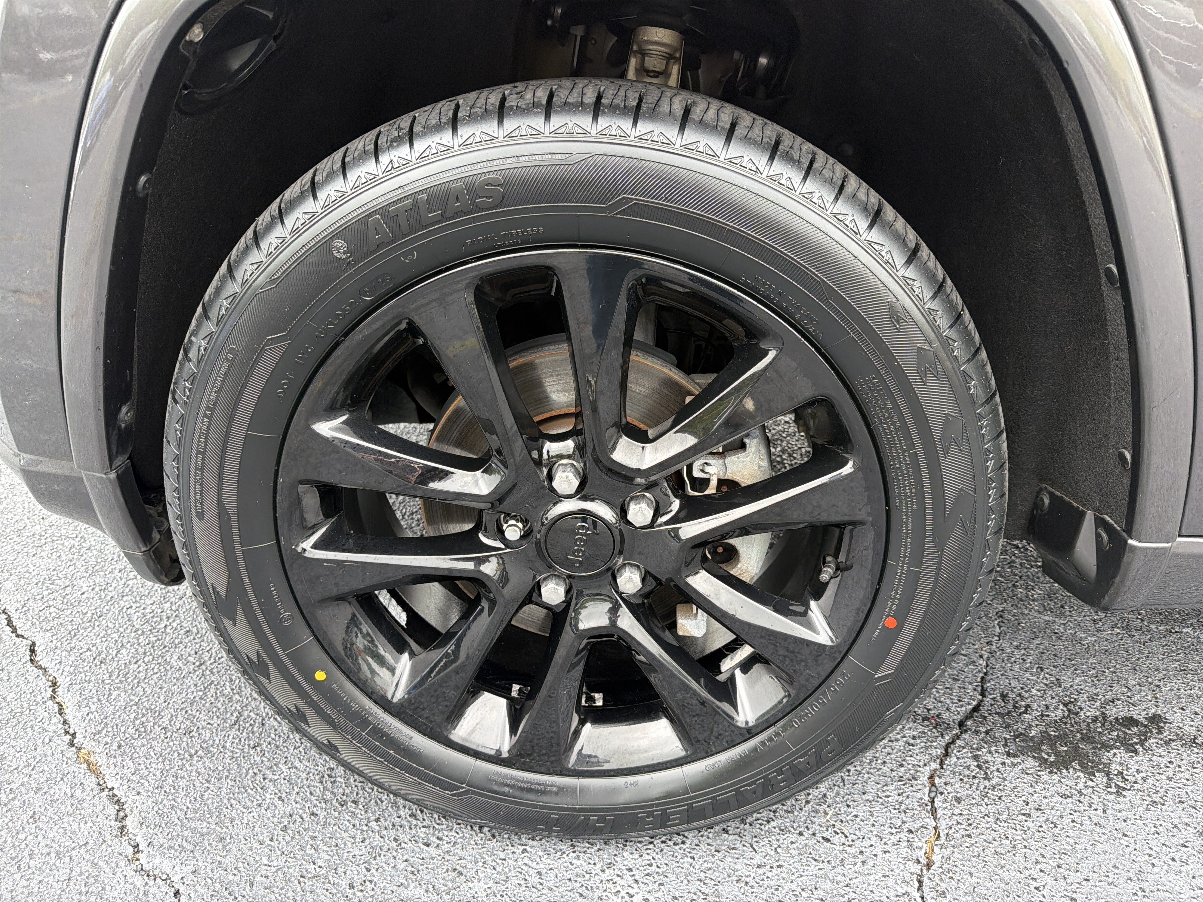Used 2018 Jeep Grand Cherokee Altitude AWD/4WD image 9