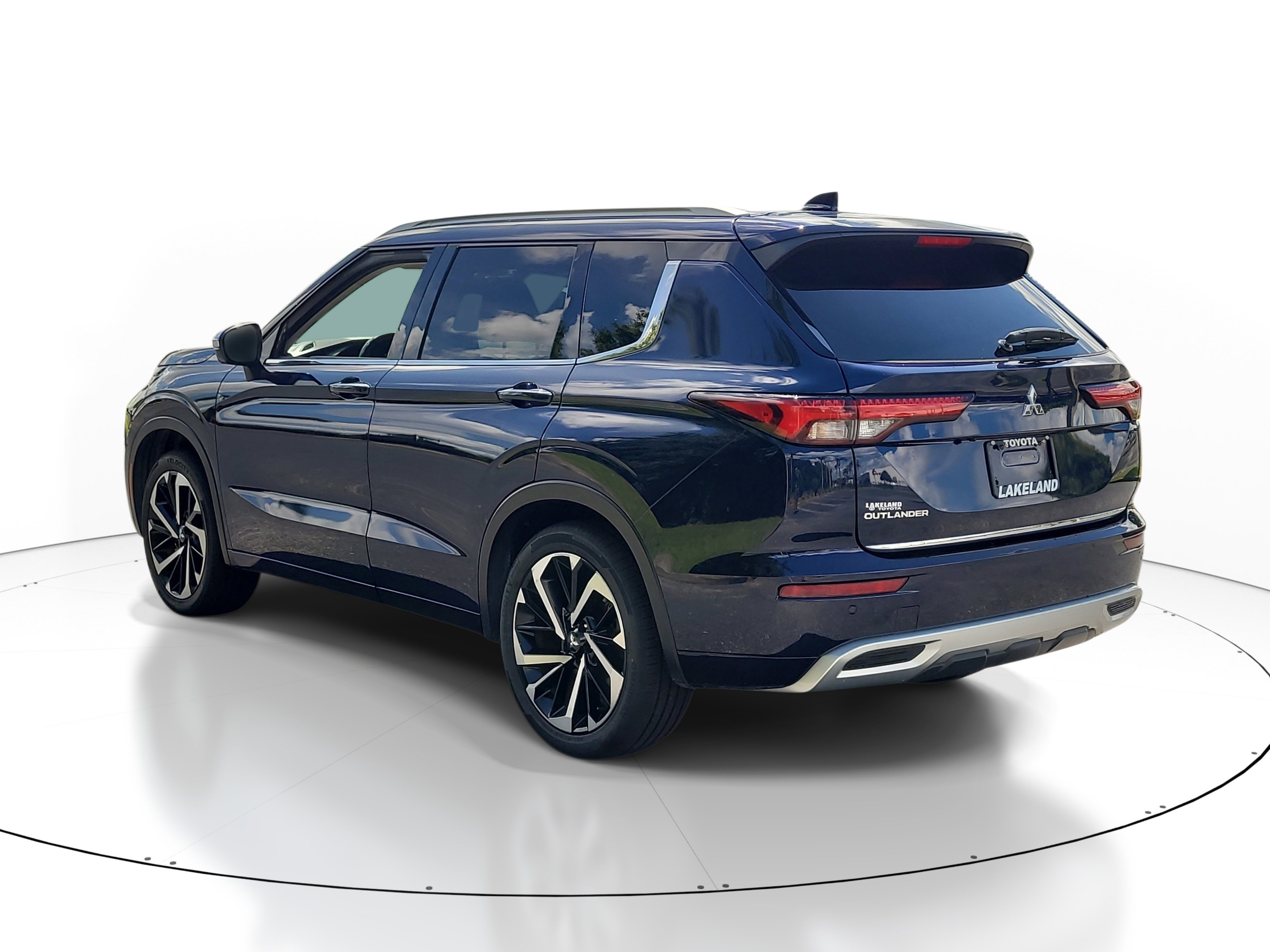 Used 2023 Mitsubishi Outlander SEL FWD image 5