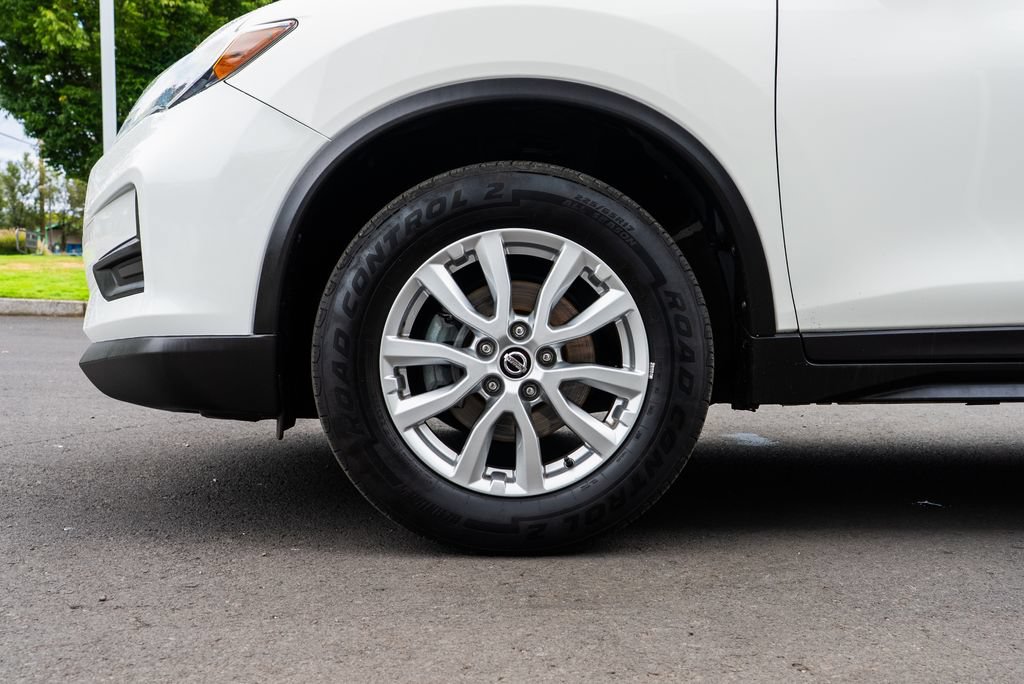 Used 2018 Nissan Rogue SV AWD/4WD image 7