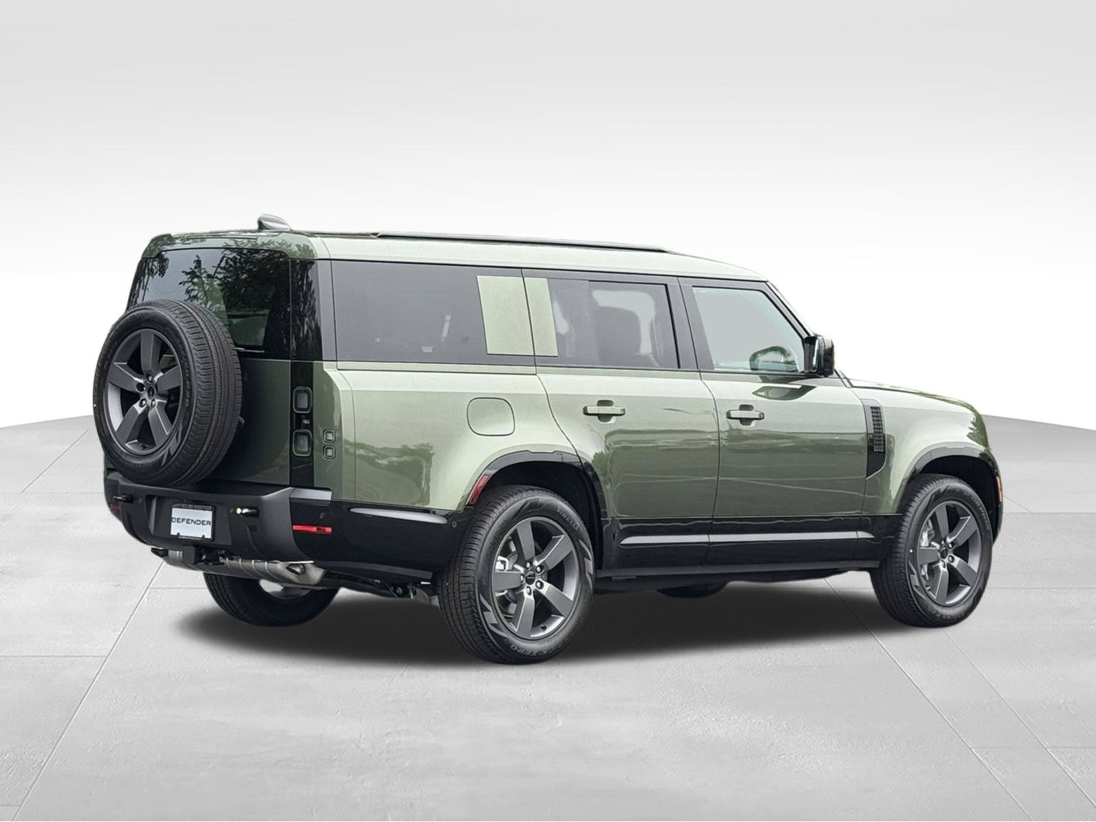 New 2026 Land Rover Defender 130 X-Dynamic SE AWD/4WD image 6