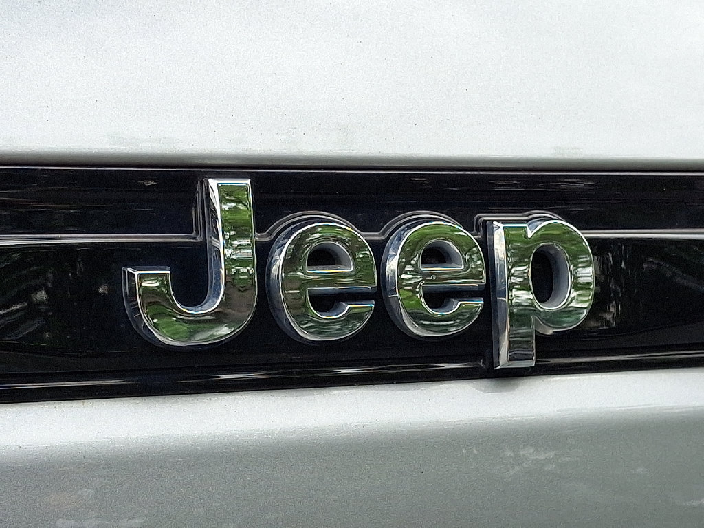 Used 2023 Jeep Grand Cherokee Limited AWD/4WD image 33
