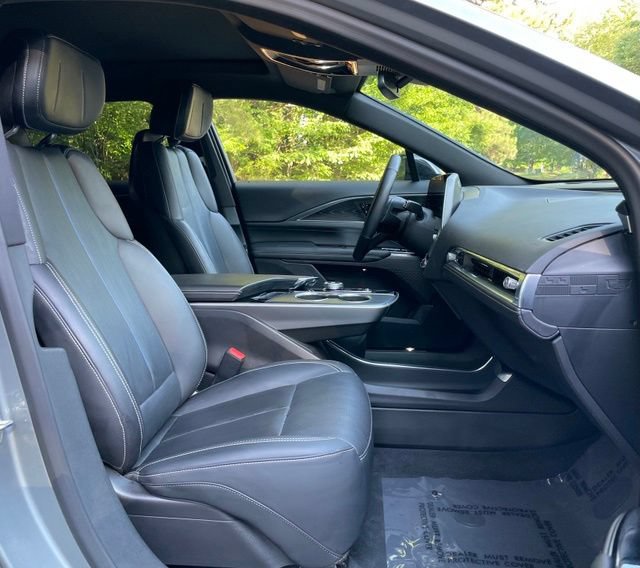 Used 2024 Cadillac Lyriq Luxury AWD/4WD image 21