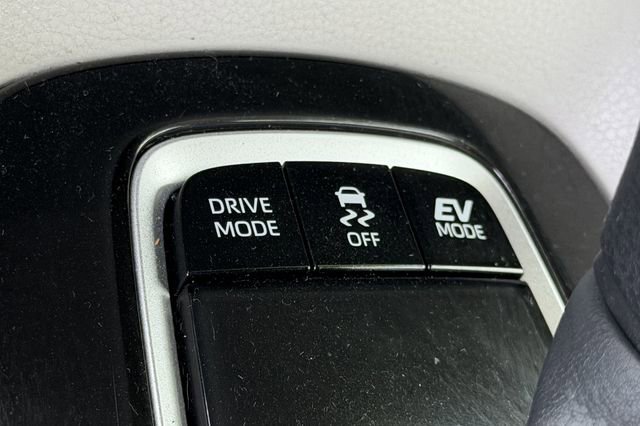 Certified 2021 Toyota Corolla LE image 32