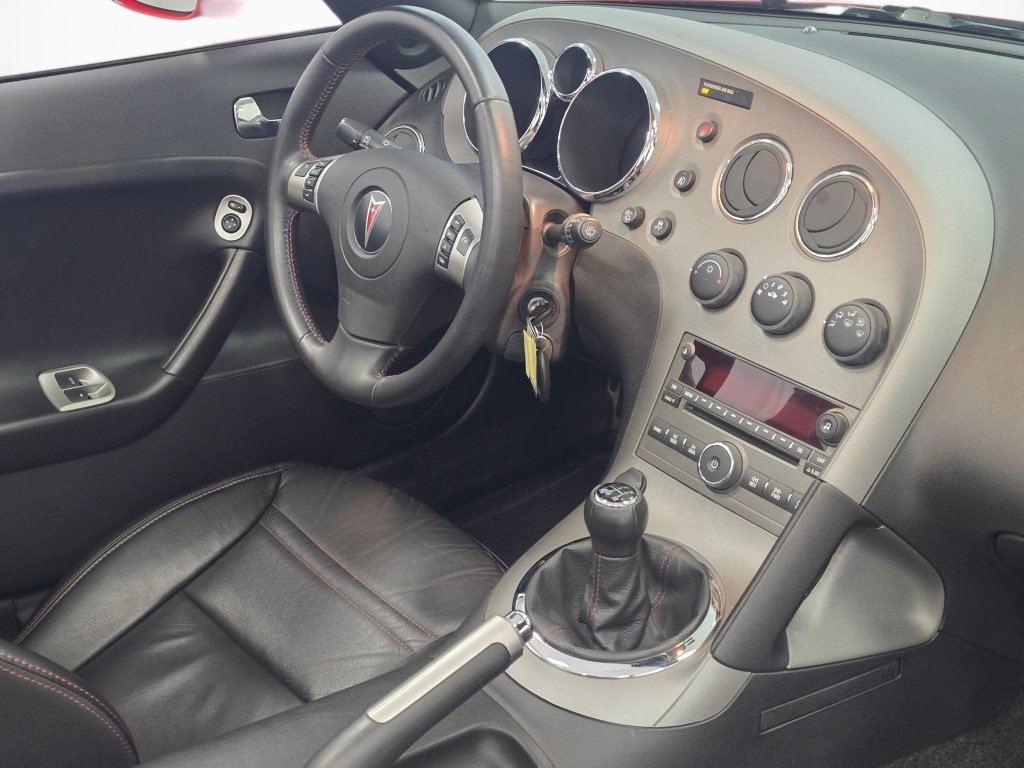 Used 2009 Pontiac Solstice GXP w/ Club Sport Package RWD image 23