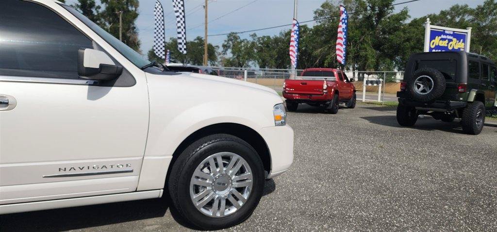 Used 2012 Lincoln Navigator 2WD image 6