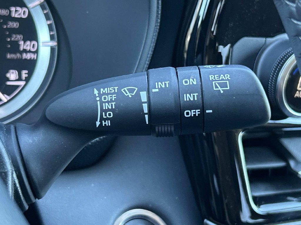 Used 2024 Toyota Highlander LE FWD image 30