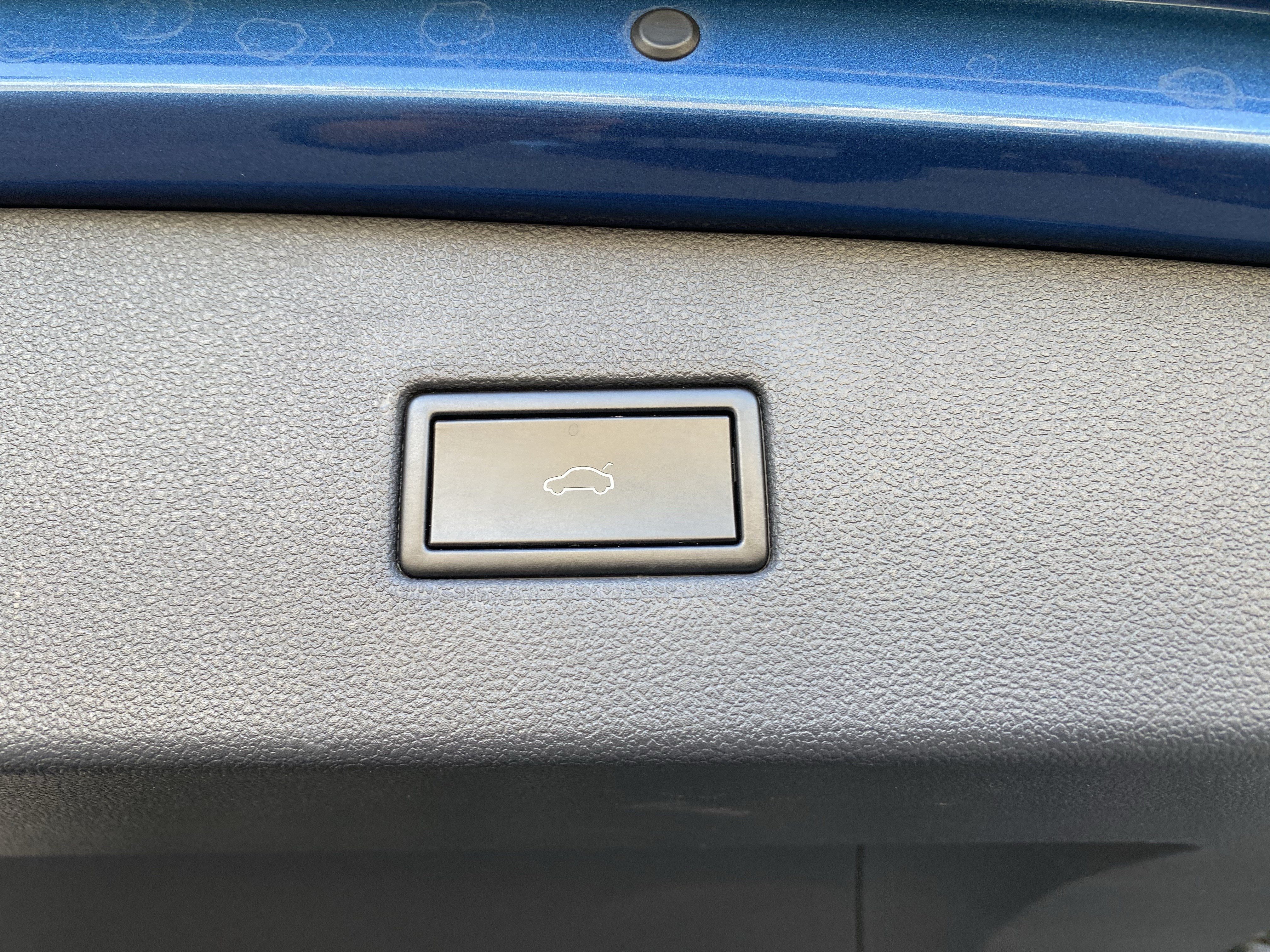 Used 2019 Volkswagen Tiguan SEL AWD/4WD image 16