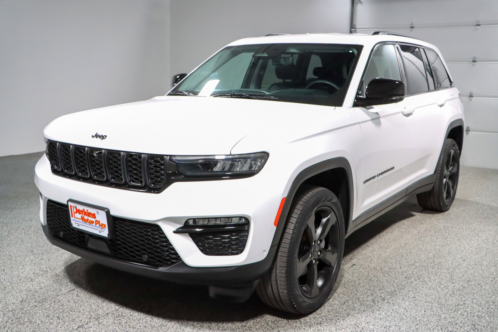 Used 2023 Jeep Grand Cherokee Limited w/ Luxury Tech Group II image 31