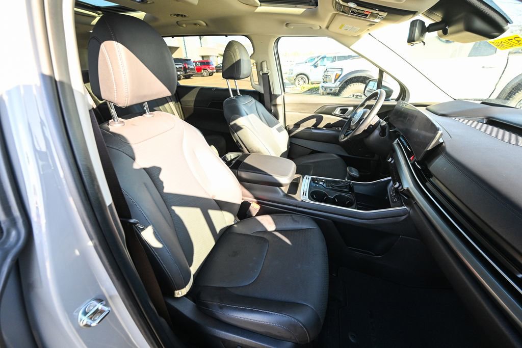Used 2025 Kia Carnival SX Prestige image 25