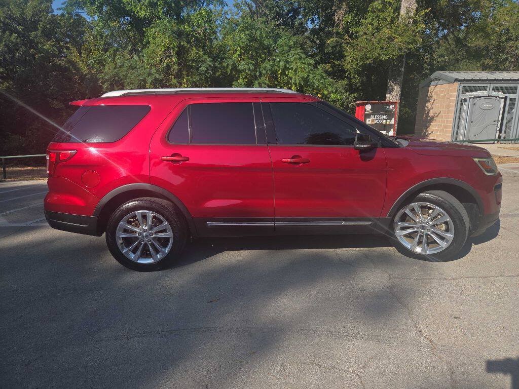 Used 2018 Ford Explorer XLT w/ Equipment Group 202A FWD image 7