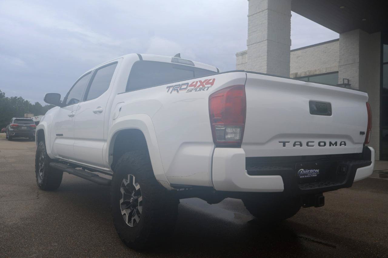 Used 2017 Toyota Tacoma TRD Sport w/ Tow Package (A/T) AWD/4WD image 3
