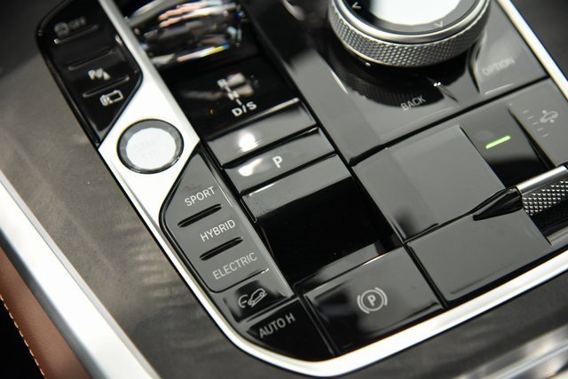 New 2026 BMW X5 xDrive50e w/ Executive Package image 18