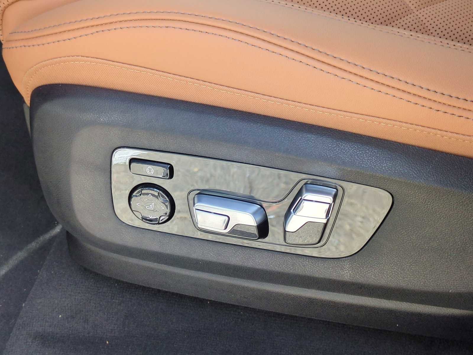 New 2026 BMW X6 M60i image 17