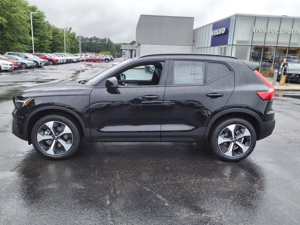 New 2025 Volvo XC40 B5 Plus w/ Climate Package image 8