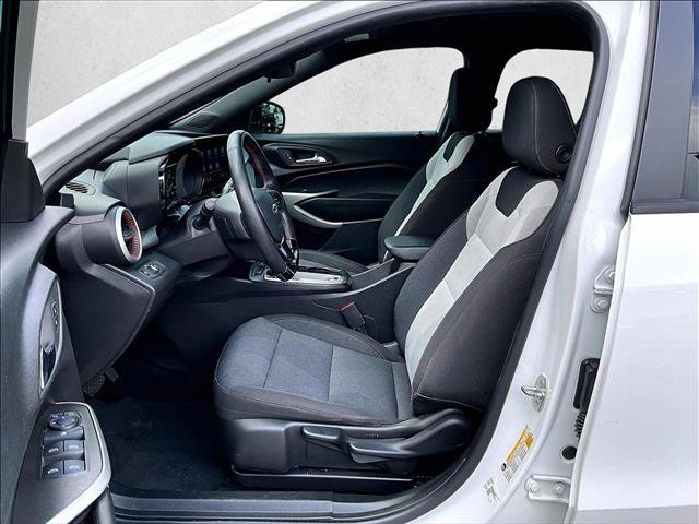 Used 2024 Chevrolet Trax RS FWD image 26
