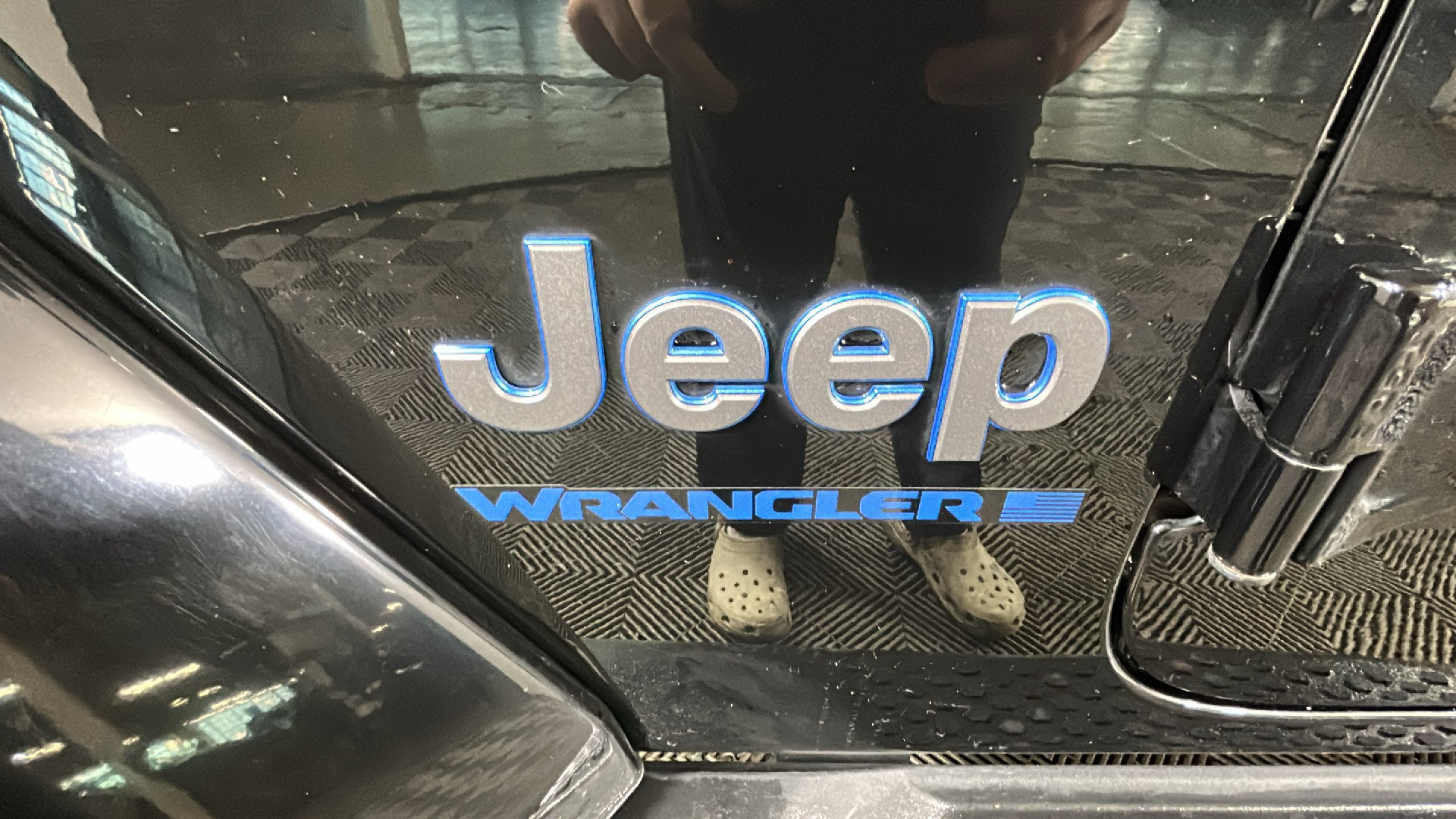 Used 2023 Jeep Wrangler Unlimited Sahara AWD/4WD image 11