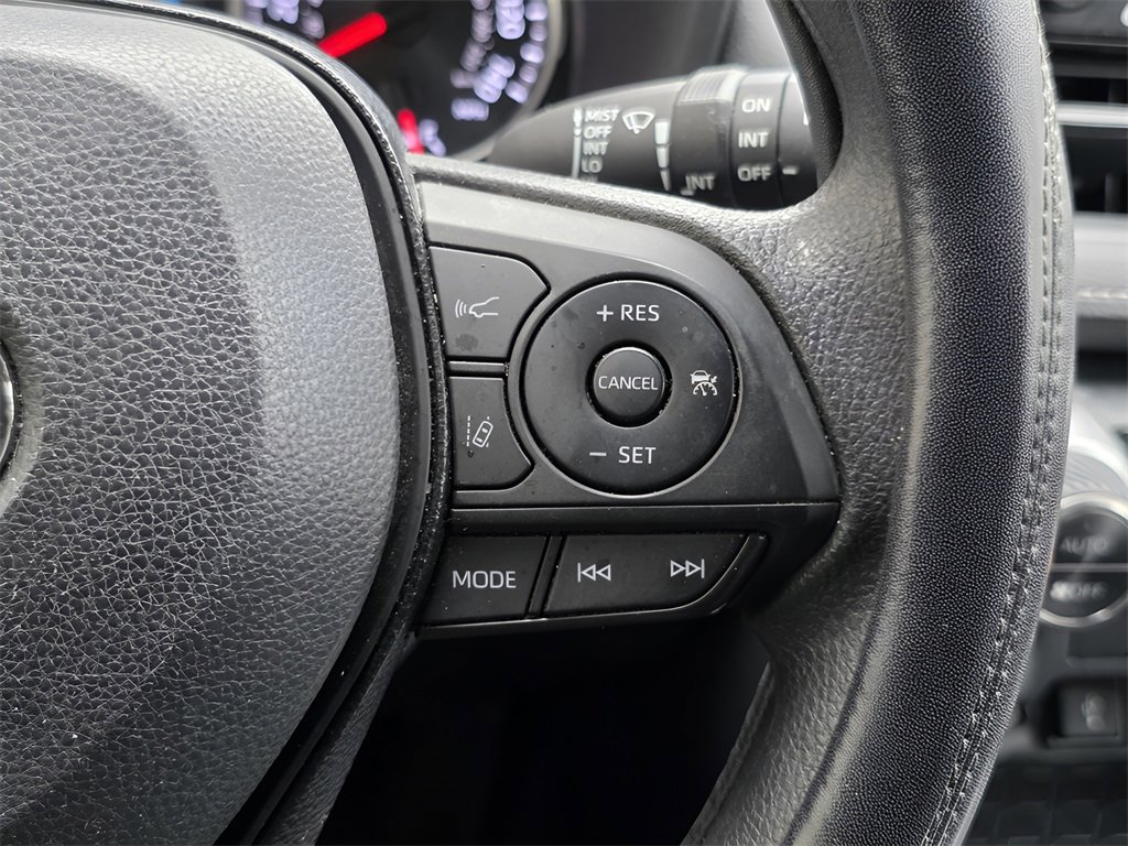 Used 2021 Toyota RAV4 XLE image 28