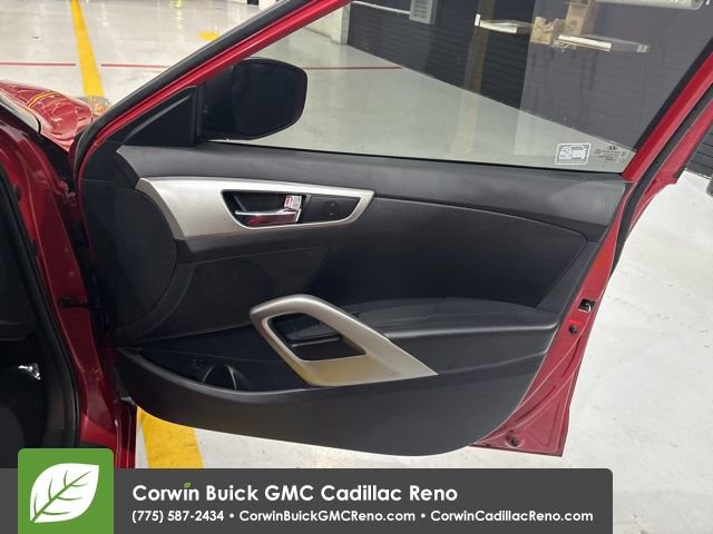 Used 2016 Hyundai Veloster FWD image 16