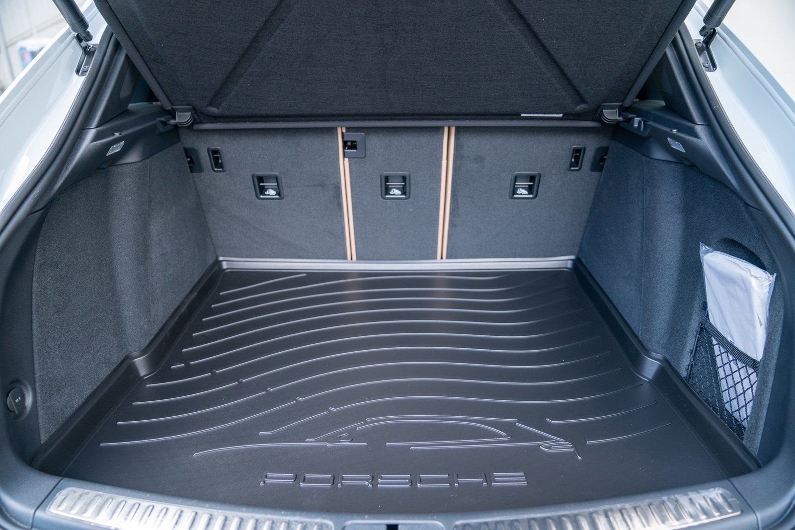 Certified 2025 Porsche Macan image 24