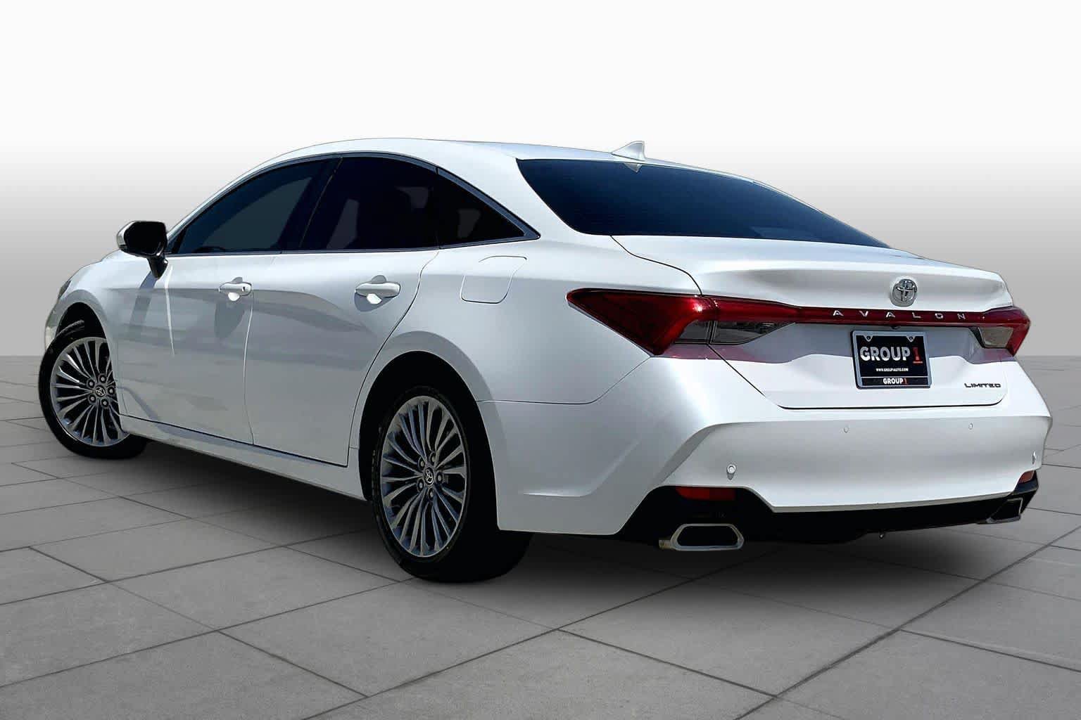 Used 2022 Toyota Avalon Limited w/ Advanced Safety Package FWD image 12