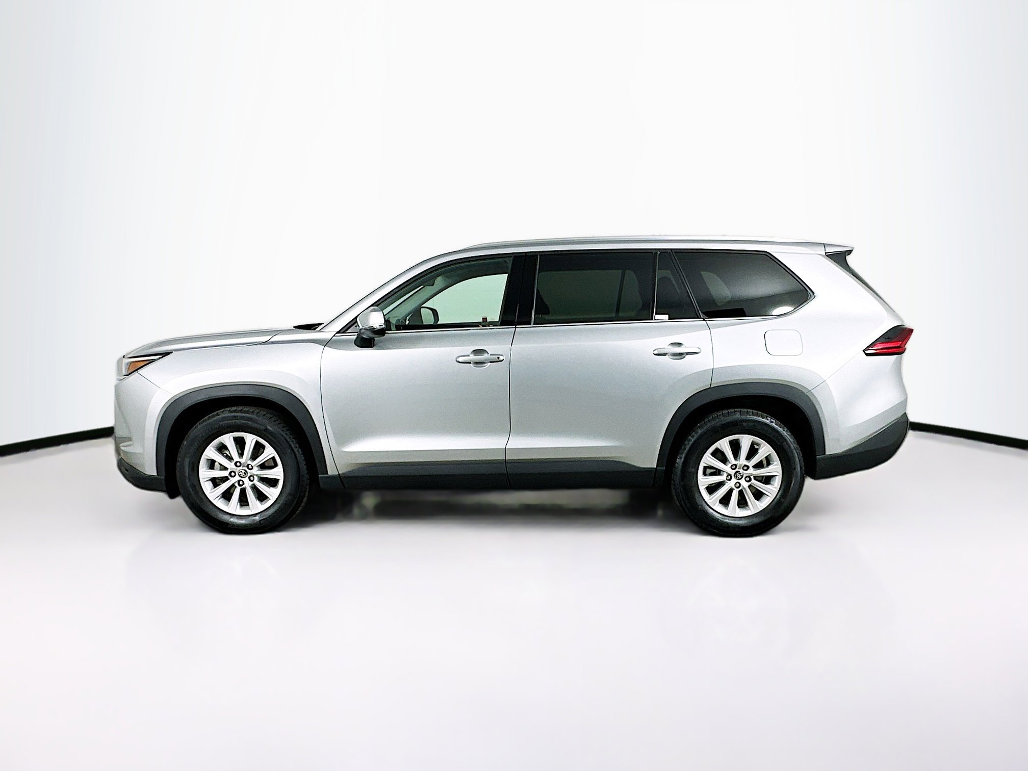 Used 2025 Toyota Grand Highlander AWD image 4