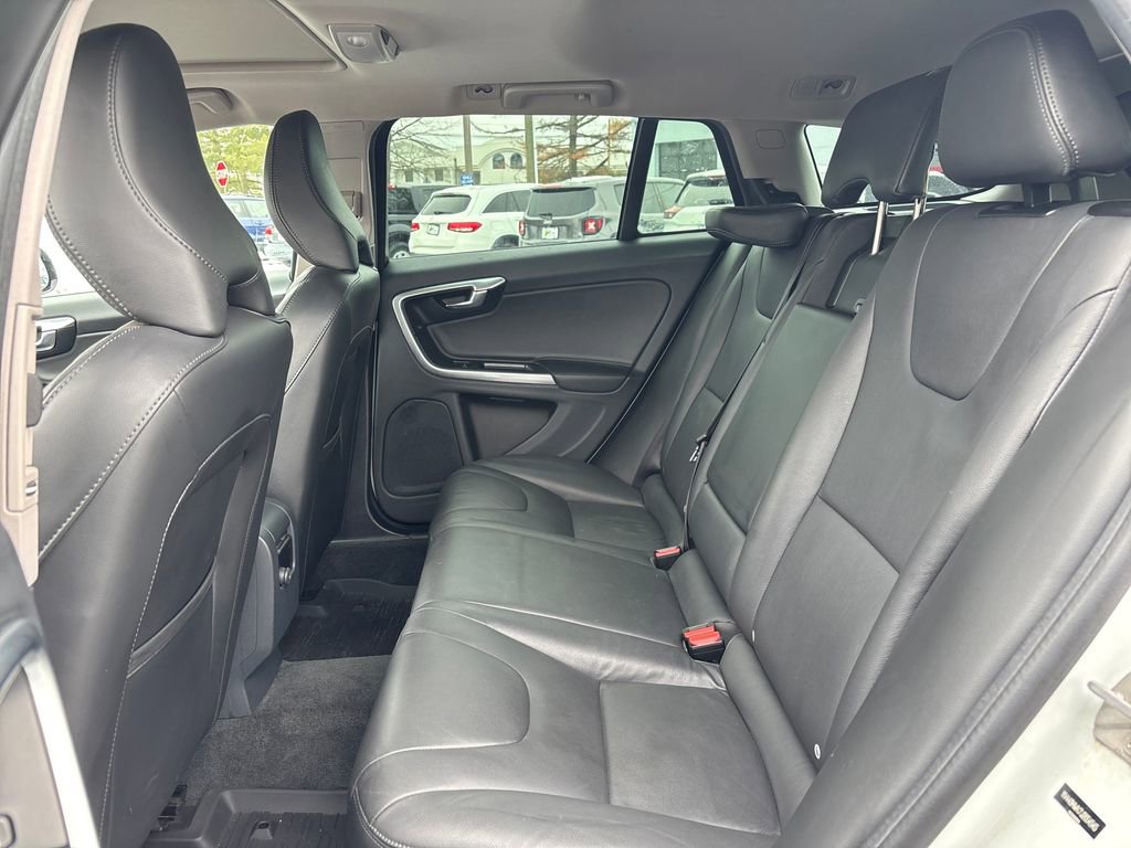 Used 2018 Volvo V60 T5 Cross Country w/ Convenience Package image 18