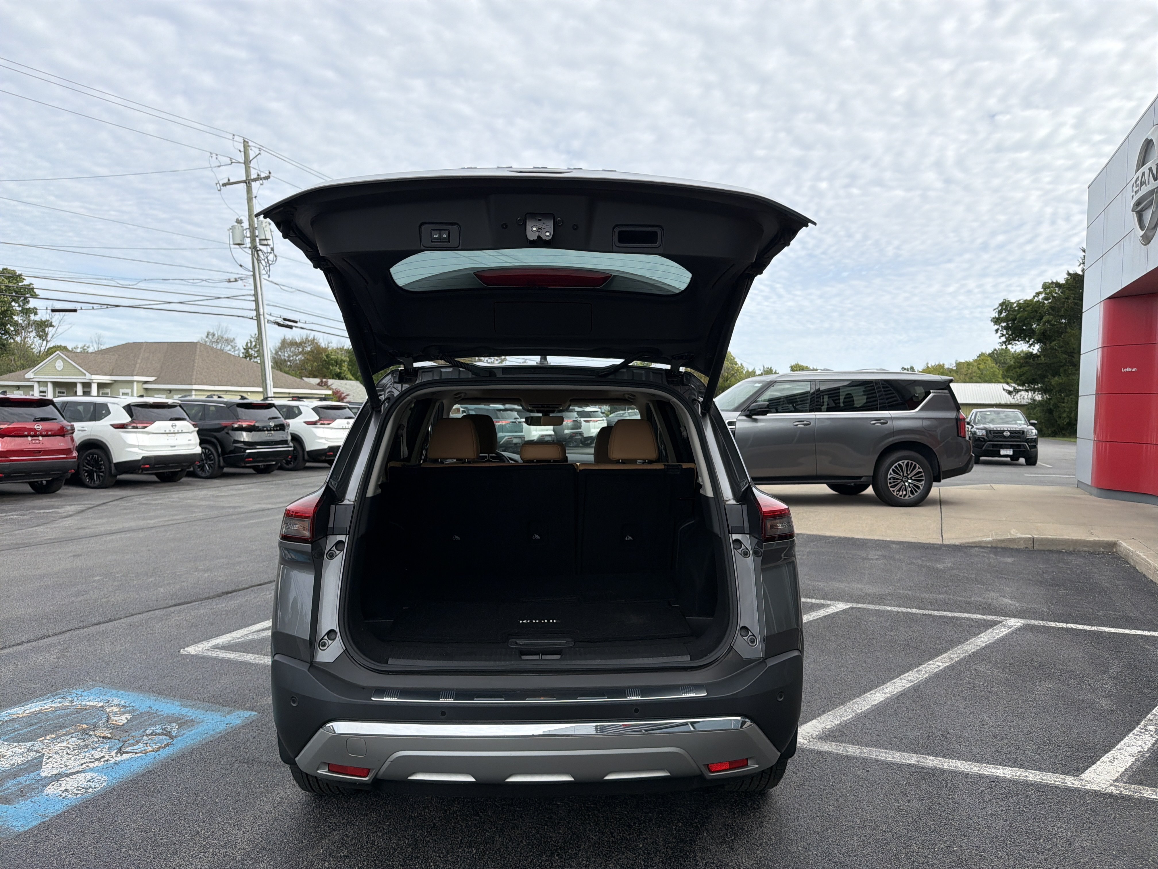 Certified 2023 Nissan Rogue Platinum AWD/4WD image 8