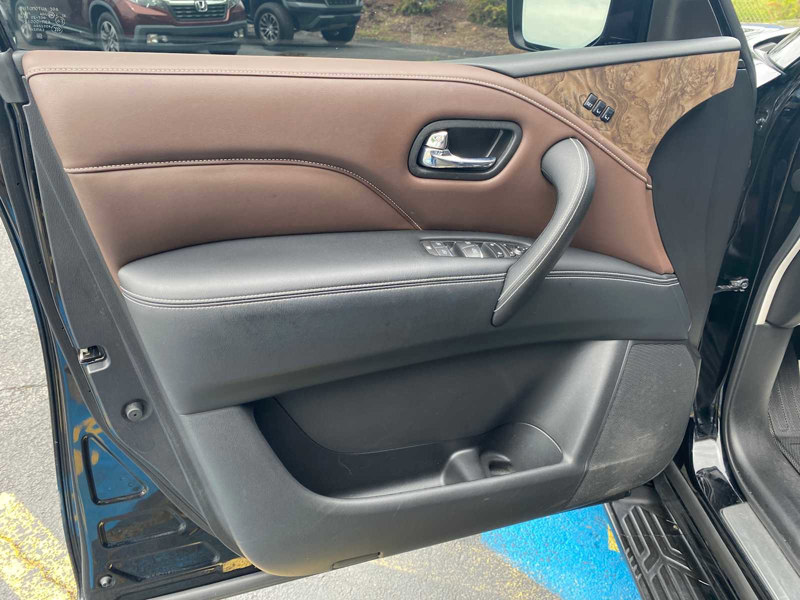 Used 2021 INFINITI QX80 Premium Select w/ Cargo Package AWD/4WD image 38