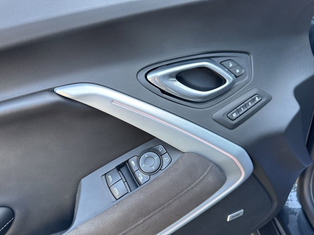 Used 2018 Chevrolet Camaro SS w/ LPO RS/SS Interior Package image 13