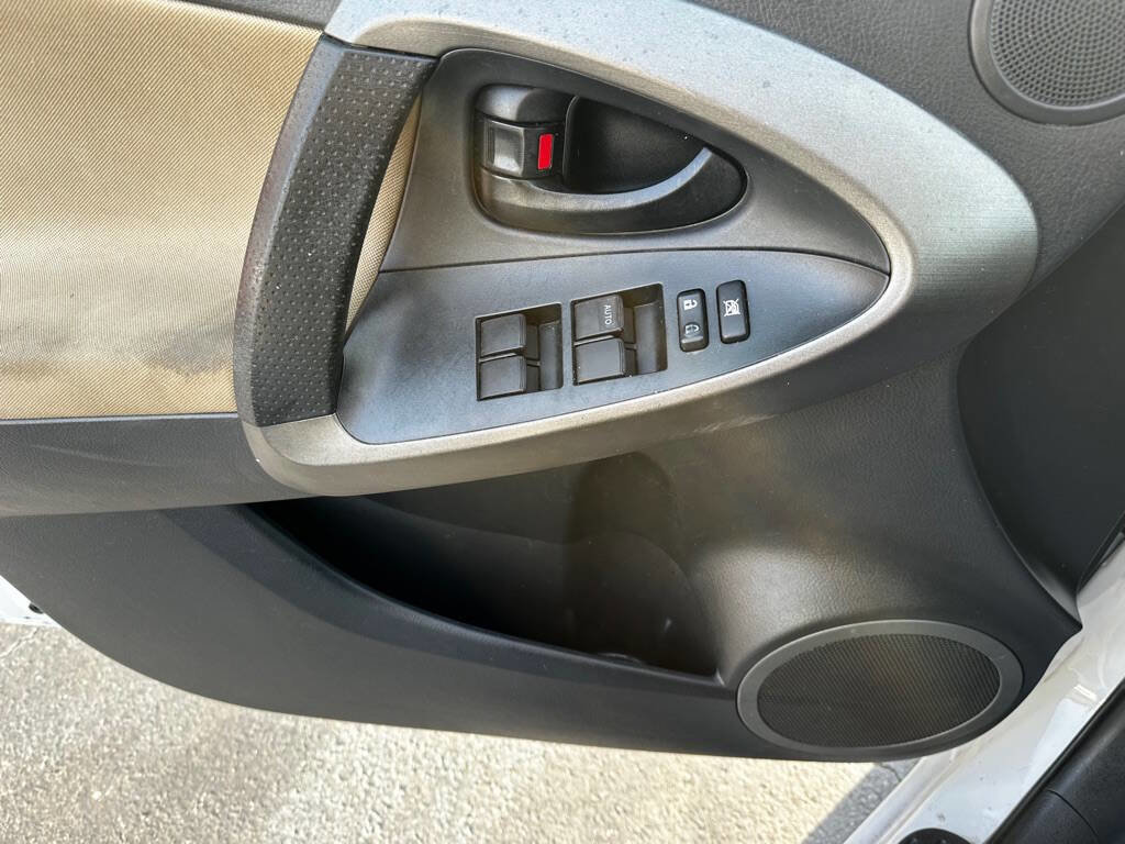 Used 2011 Toyota RAV4 2WD image 11